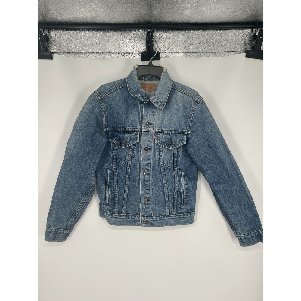 Levi's‎ Denim Trucker Jacket Men's Size 40 Blue Distressed Collared Vintage 90s